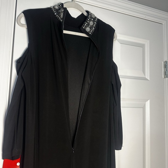 NWT Avenue Formal Dress Size 14 Long Sleeve With Cold Shoulder - Picture 9 of 13